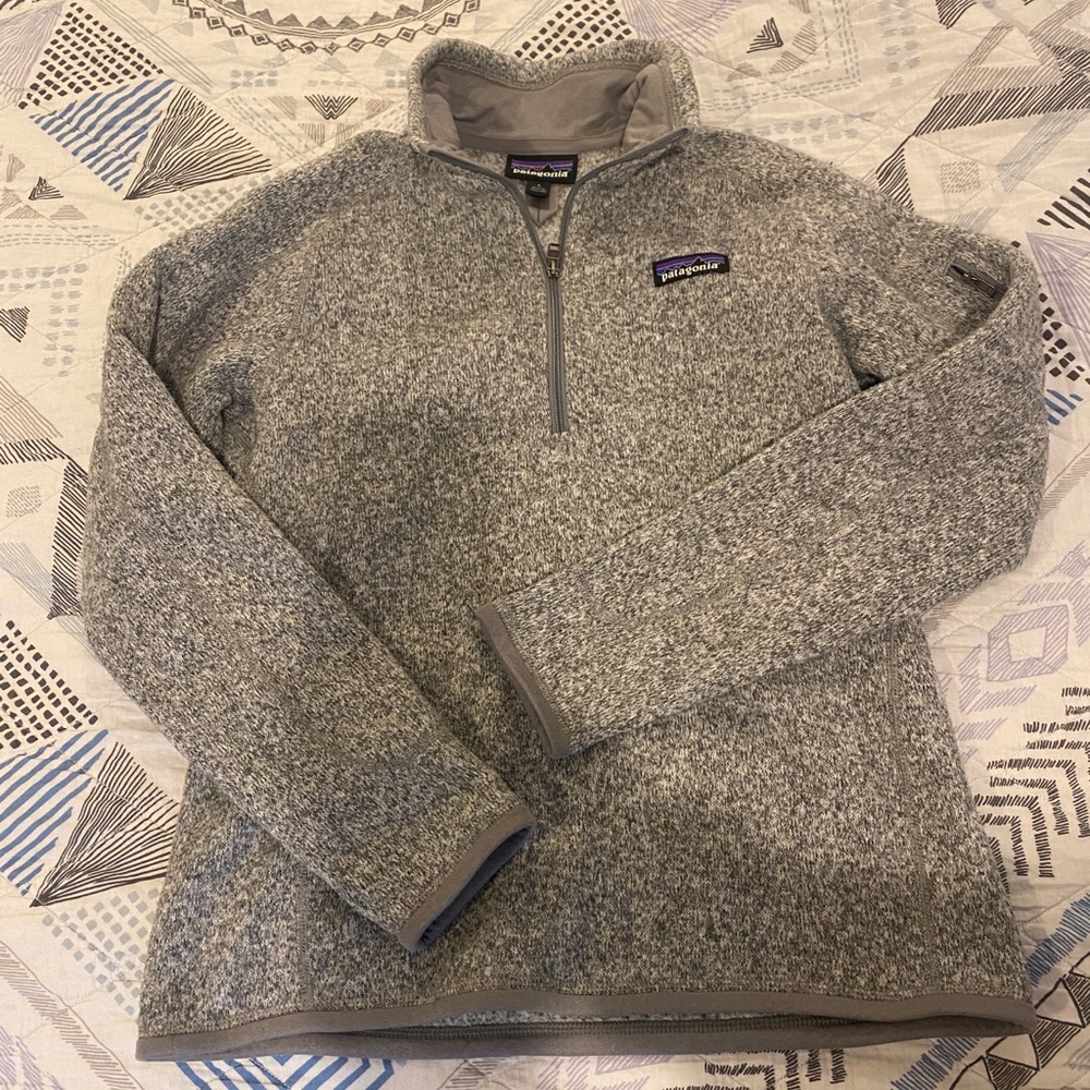 Patagonia 1/4 zip. Grey.